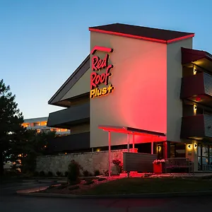 Red Roof Plus+ - Forest Park / Hampton Ave. Hotel